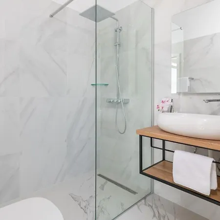 Вилла Aristea With Sea View, Jacuzzi And Infinity Pool *