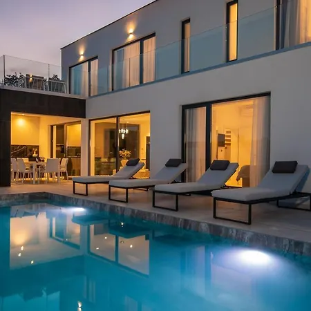 Вилла Aristea With Sea View, Jacuzzi And Infinity Pool