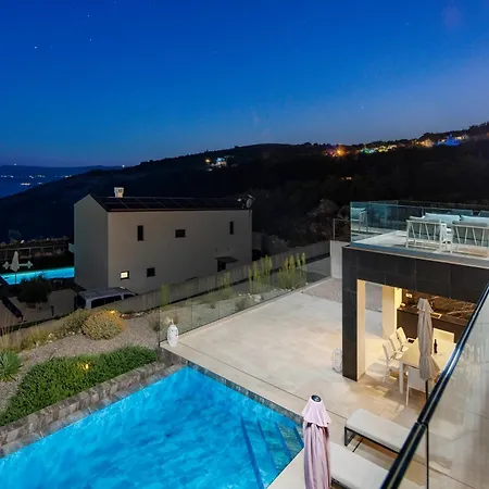 Willa Aristea With Sea View, Jacuzzi And Infinity Pool
