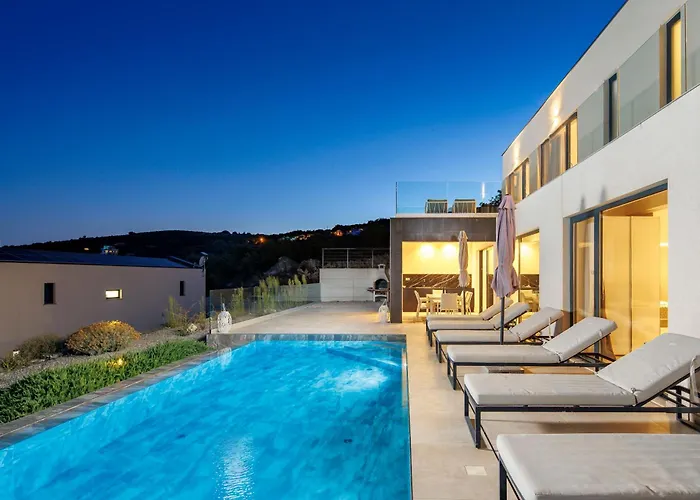 Aristea With Sea View, Jacuzzi And Infinity Pool וילה